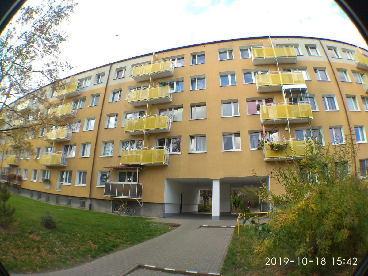2120 Przyjazni 4 - Tanie Pokoje - Samodzielne Zameldowanie - Self Check In Poznan Exterior photo