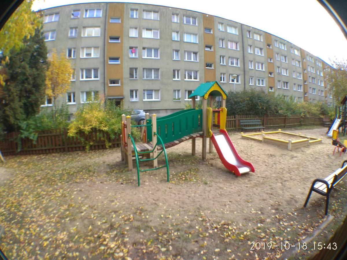 2120 Przyjazni 4 - Tanie Pokoje - Samodzielne Zameldowanie - Self Check In Poznan Exterior photo