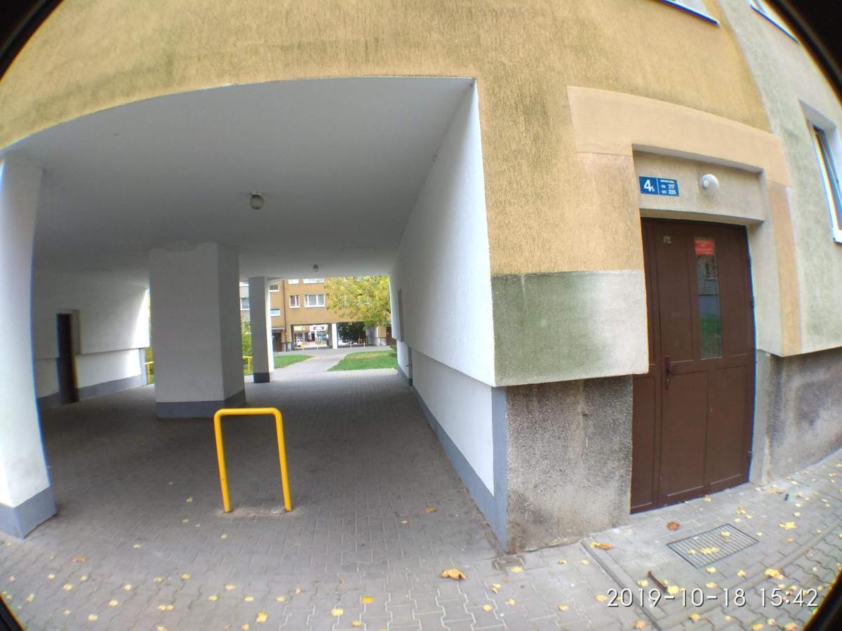 2120 Przyjazni 4 - Tanie Pokoje - Samodzielne Zameldowanie - Self Check In Poznan Exterior photo